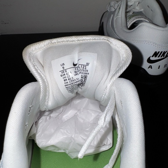 Nike Air Max White and Black Sneakers - Picture 4 of 4